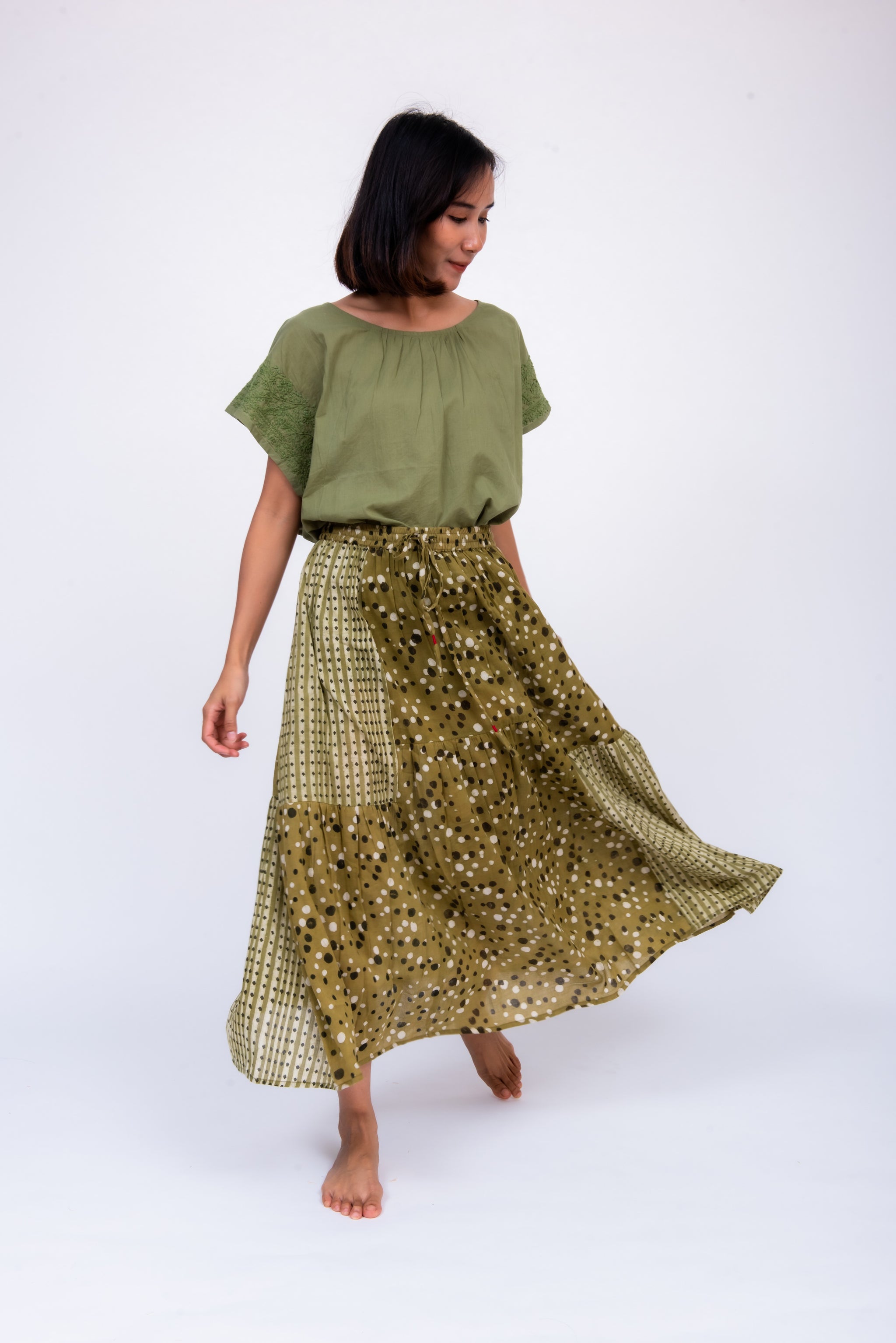 サイド刺繍トップ / Side Embroidery Top